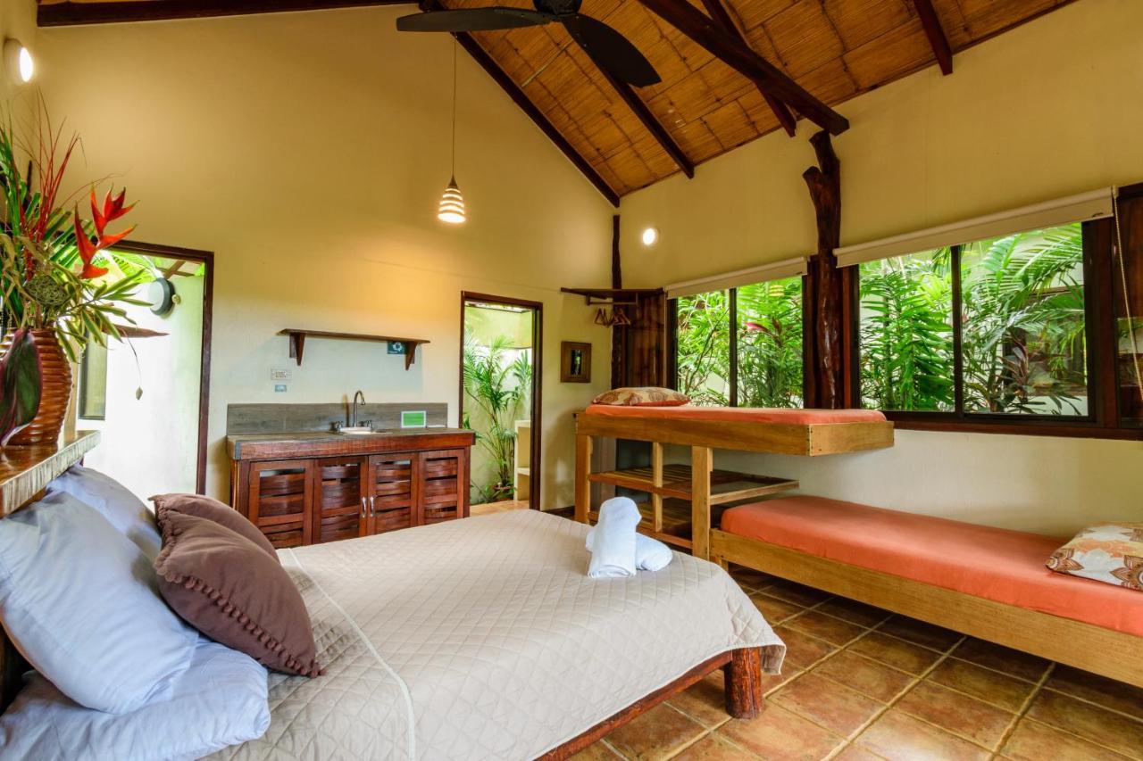 Funky Monkey Lodge Playa Santa Teresa  Ngoại thất bức ảnh