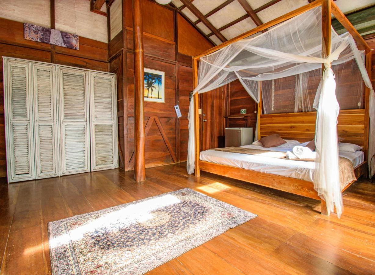 Funky Monkey Lodge Playa Santa Teresa  Ngoại thất bức ảnh